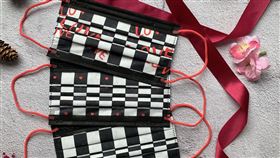 萊潔於七夕情人節前夕推出三款限量格紋時尚口罩。（圖／萊潔提供）