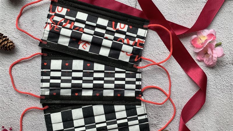 情人節限定！小愛心＋黑白格口罩開賣