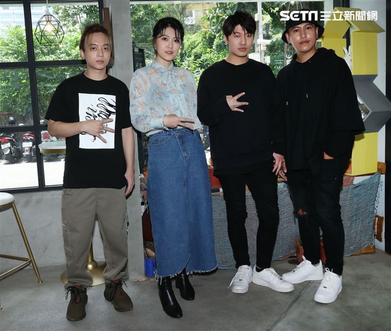 金曲歌后曹雅雯、最佳演唱組合張三李四入圍第32屆金曲獎。（記者邱榮吉/攝影）