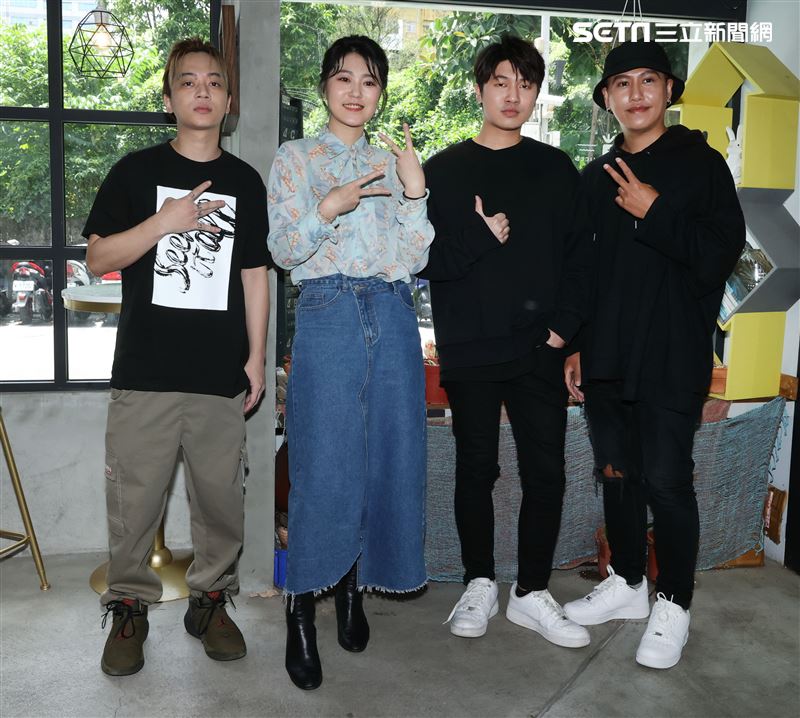 金曲歌后曹雅雯、最佳演唱組合張三李四入圍第32屆金曲獎。（記者邱榮吉/攝影）