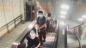 ▲北院法官助理尾隨、埋伏4天，偷拍同樣在北院工作的女書記官。（圖／翻攝畫面）