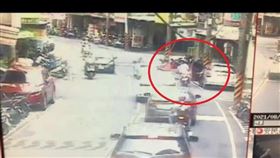 新北市,新店,開車門,車禍,婦人,骨折