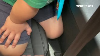車內飲食　3歲童腳卡椅縫警消助脫困