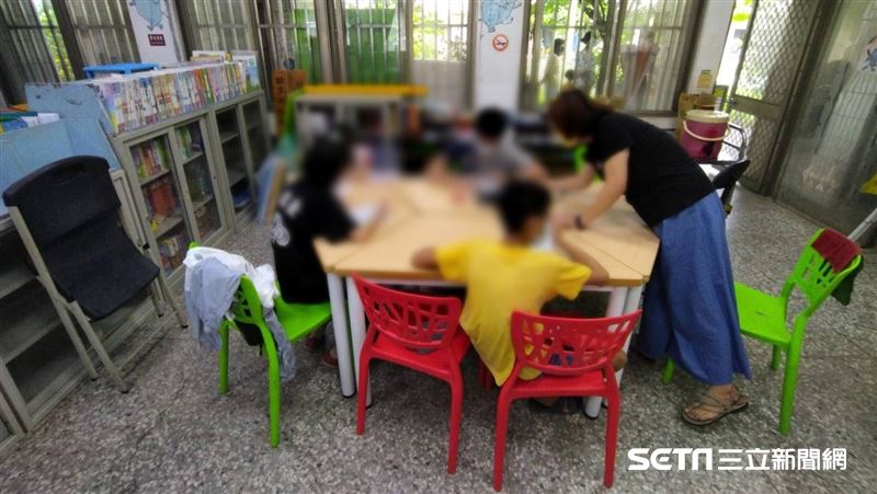疫情下學習落後　他們送物資伴飛孩子