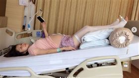 徐若瑄懷孕臥床照曝光。（圖／翻攝自）