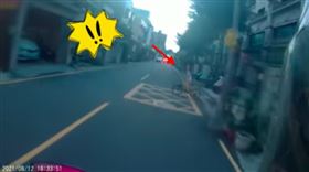 熊貓,外送員,巷子,腳踏車（圖／翻攝自臉書《新竹爆料公社》）