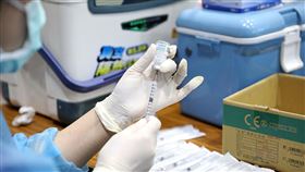 慈濟慈善事業基金會今（13）日發聲明表示，誠摯感謝台灣水泥公司董事長張安平與董事會的共襄善舉，並透露「疫苗到貨時程」。（圖／慈濟基金會提供）