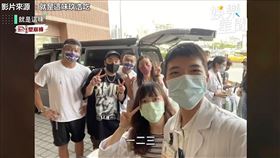 ▲三人送愛心便當給醫護人員（圖／翻攝自就是這味─玖浩吃）