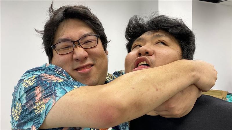 統神爸媽離婚3次！親哥狂罵病得不輕