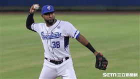 ▲富邦悍將游擊手紐那斯。（圖／記者劉彥池攝影）