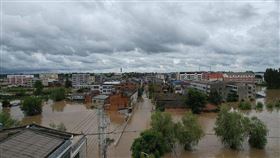  湖北暴雨！她接電話崩潰：怎麼媽沒了（圖／翻攝自搜狐新聞 ）