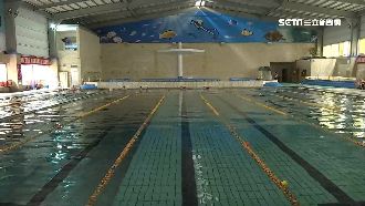 疫情下重災戶　高雄老字號游泳池歇業