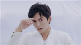 到靖國神社惹怒中國人！陸男星挨轟辱華　一日慘丟10代言（圖／翻攝自張哲瀚瘋子微博）