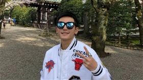 張哲瀚與日本靖國神社拍照等動作挨批「親日」。（圖／翻攝自han__home IG）