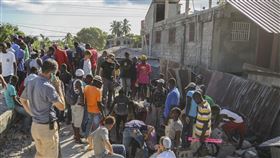 海地地震至少造成304人身亡，1800多人受傷。（圖／美聯社／達志影像）