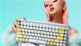 Logitech和EMOJI合作推出可替換EMOJI鍵帽的無線鍵盤POP KEYS（圖／品牌提供）