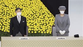 二次大戰結束76週年，日皇德仁（左）15日在全國戰歿者追悼會沿襲「深刻反省」、不重蹈戰爭覆轍的說法。右為皇后雅子。（共同社）