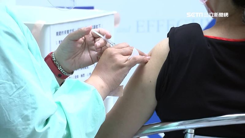 靠醫師男友！24歲妹打莫德納殘劑