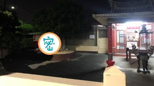 拜土地公「香突倒插」　樹下一幕嚇人