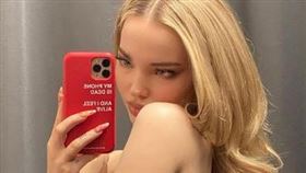 德芙卡梅隆辣曬上空自拍照。（圖／翻攝自德芙卡梅隆IG）