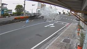 屏東,車城,酒駕,自撞,分隔島（圖／民眾提供）