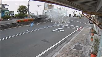 驚悚瞬間！酒駕自撞車身炸裂1死1傷