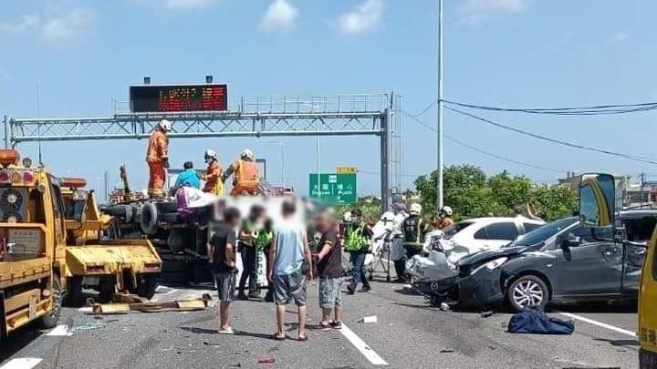 新／國道8車連環追撞！釀2人傷送醫