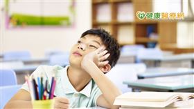 根據國外研究，在新冠疫情期間，約有四成ADHD的青少年覺得孤獨寂寞，兩成個案覺得無聊、憂鬱、缺乏動機。