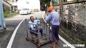 94歲父照顧腦麻兒（其他稿件勿用，謝謝）／記者張雅筑攝