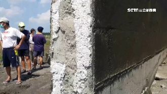 麟洛大排潰堤60米　居民怒控沒鋼筋