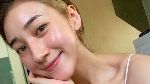 本土劇女星U領胸爆　白色背心撐不住