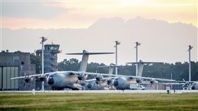 16日空軍A400M運輸機出現在漢諾威地區的溫斯托夫空軍基地，希望開始從阿富汗撤離德國公民和當地阿富汗軍隊。（圖／美聯社／達志影像）