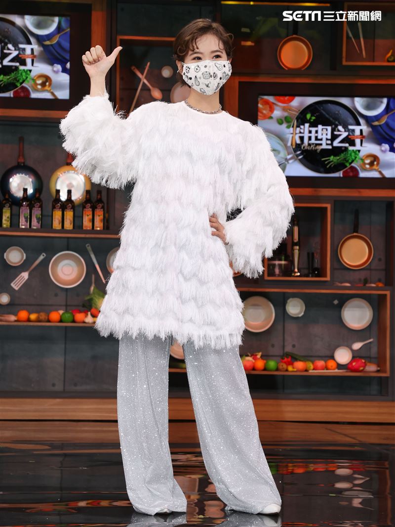 LuLu黃路梓茵主持「料理之王2」。（記者邱榮吉/攝影）