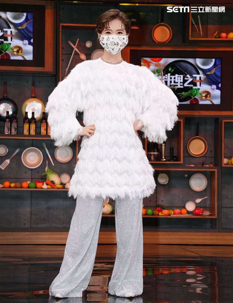 LuLu黃路梓茵主持「料理之王2」。（記者邱榮吉/攝影）