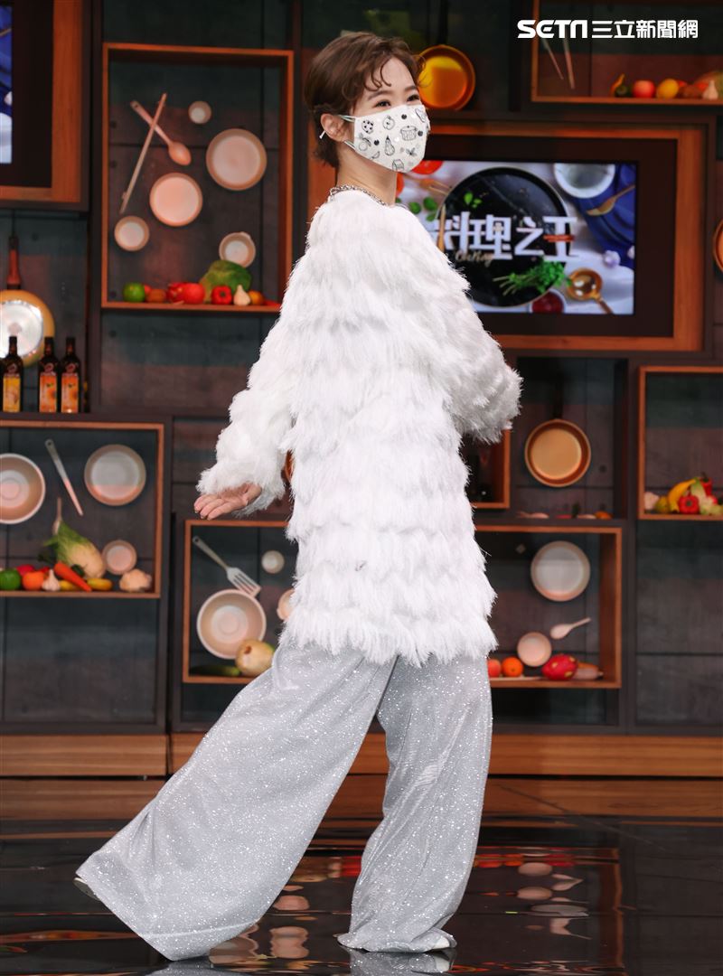 LuLu黃路梓茵主持「料理之王2」。（記者邱榮吉/攝影）