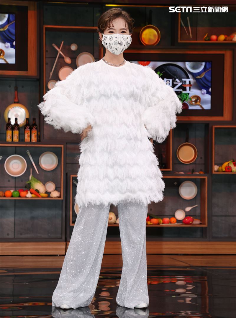 LuLu黃路梓茵主持「料理之王2」。（記者邱榮吉/攝影）