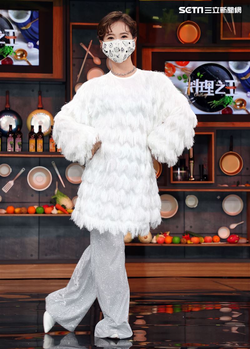 LuLu黃路梓茵主持「料理之王2」。（記者邱榮吉/攝影）