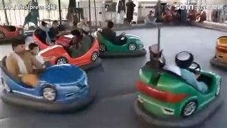 神學士進城「秒衝遊樂園」爽玩碰碰車