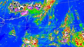 奧麥斯恐生成？最新路徑、海警機率曝　週五大轉彎離台最近（圖／中央氣象局）