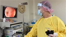 肝膽腸胃科黃耀光醫師內視鏡檢查（南投醫院提供）