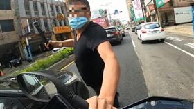 桃園市,行車糾紛,左轉,騎士,千斤頂,掐脖