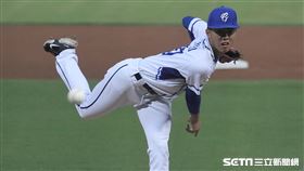 ▲富邦悍將先發投手游霆崴。（圖／記者劉彥池攝影）