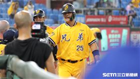 ▲中信兄弟指定打擊林智勝炸裂2分砲。（圖／記者劉彥池攝影）
