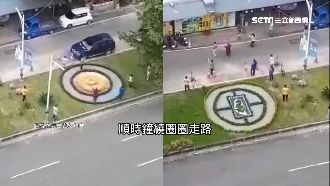 信眾分隔島繞圈　神壇：自然反射動作