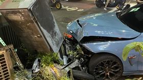 台中,BMW,逆向,車禍,向上路一段,連環撞（圖／民眾提供）