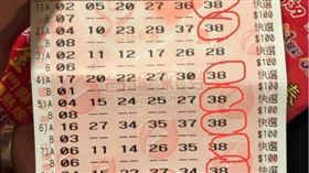 威力彩8組號碼有7組是38，網友無奈，圖／翻攝自爆廢公社二館