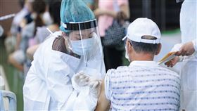 ▲台中市府設置多處疫苗施打站，期待逐日穩定提升疫苗接種率。（圖／台中市政府民政局提供）