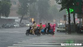 下雨天氣(記者陳弋攝影)