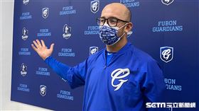 富邦悍將投手教練布魯斯。（圖／記者王怡翔攝影）
