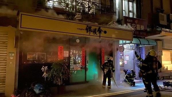 剛宣布停業…保護傘餐廳凌晨起火竄煙
